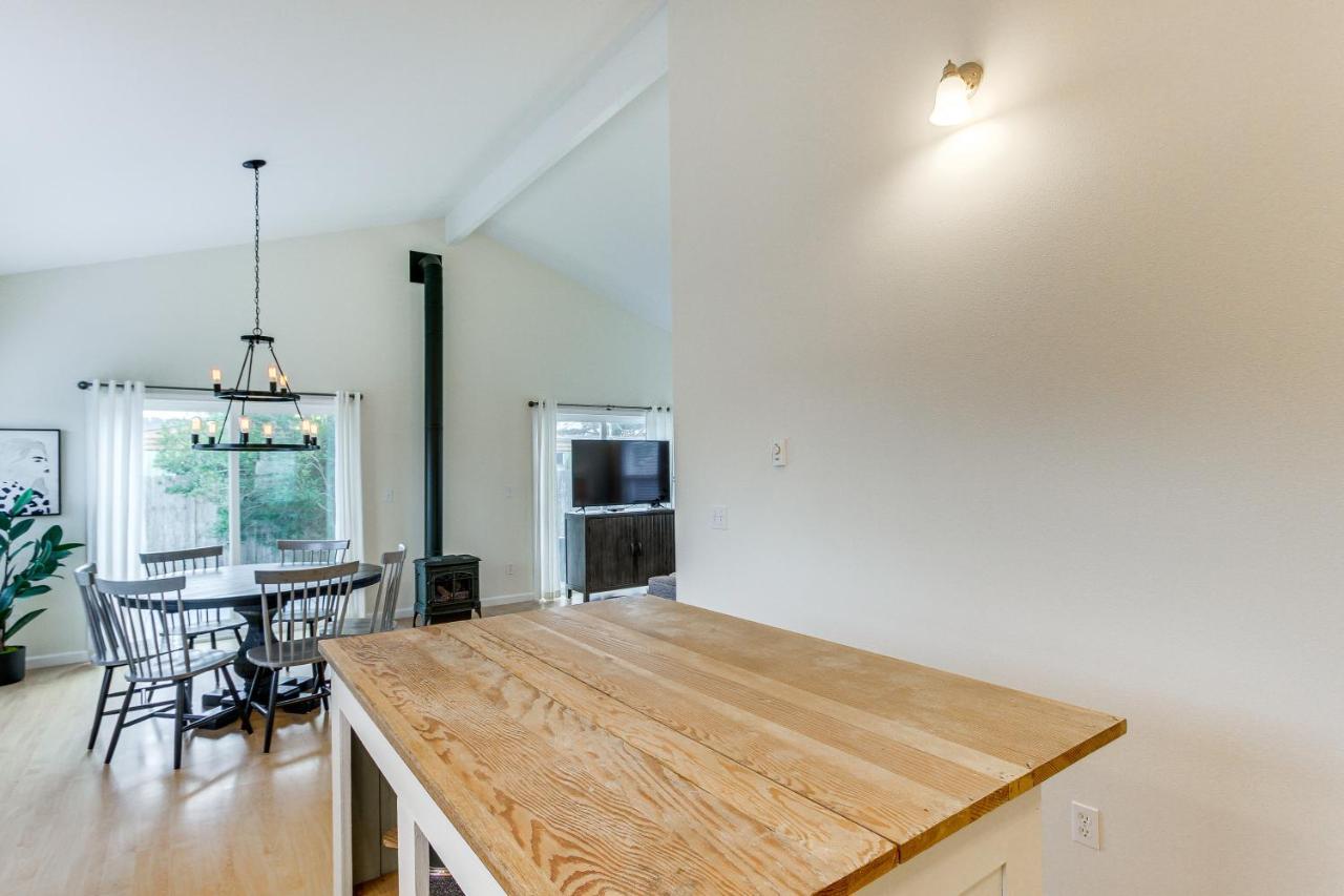 Airy Coastal Escape With Deck - Steps To Beach! Pacific Beach Exterior photo